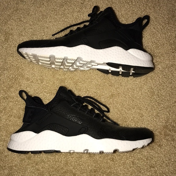 Black Leather Nike Huarache (7.5) - Picture 4 of 8